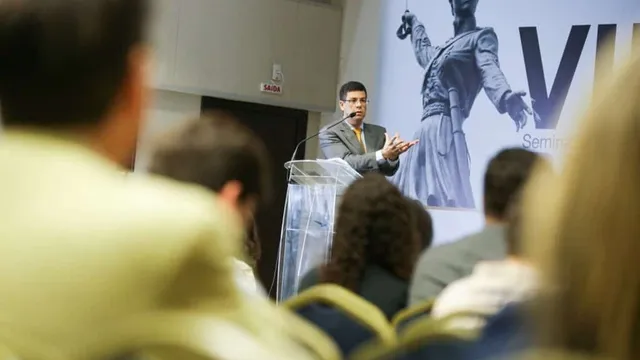Thiago Vieira palestrando no VIII Seminário Nacional do IBADPP